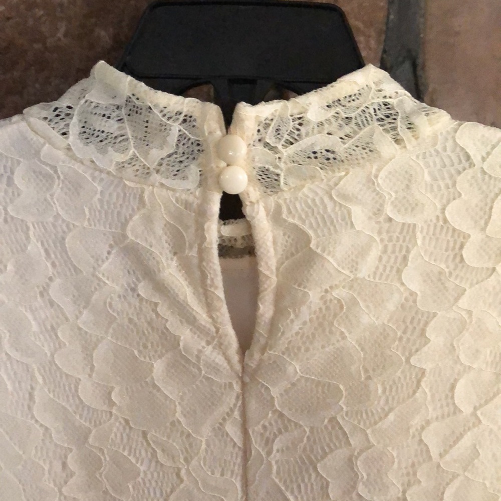 Girls 7/8 lace dress gorgeous when barefoot in family photos!